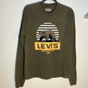 NWT‎ Levi’s Acid Wash Distressed Long Sleeve Bear Graphic Long Shirt Green